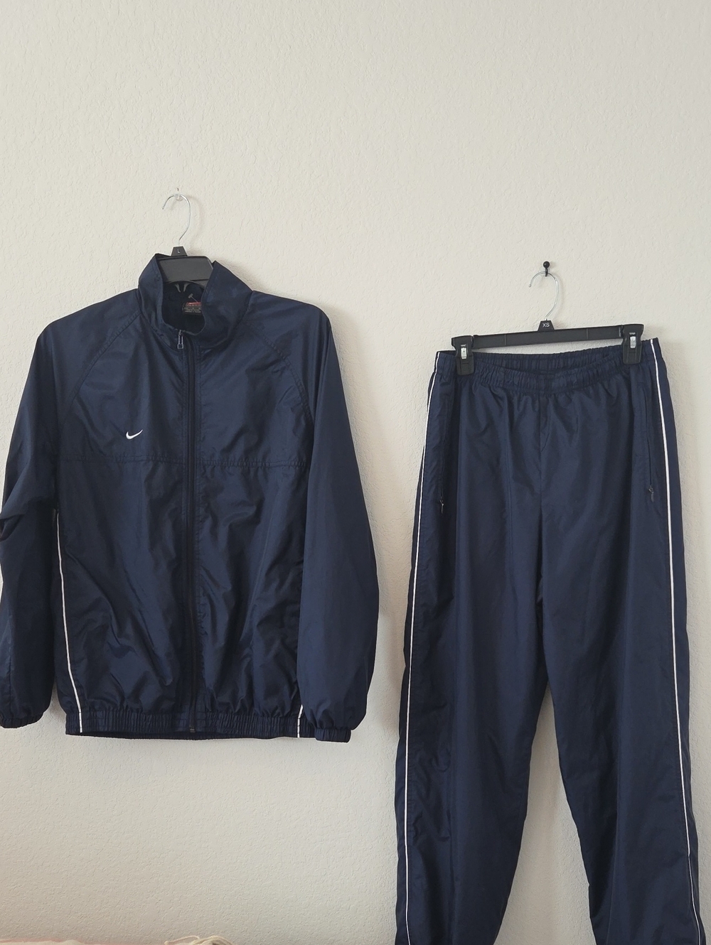 Nike Men's Navy Blue Track Jacket & Pants Set White Piping Zip Vents Active Wear